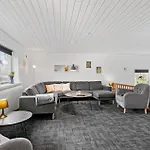 Five-bedroom In Kibak *