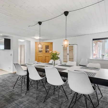 Five-bedroom In Kibak *