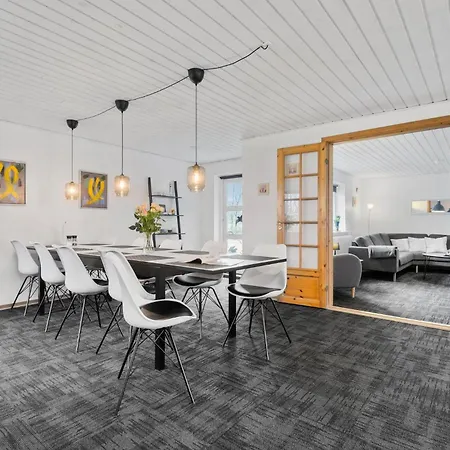 Five-bedroom In Kibak *