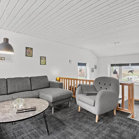 Five-bedroom In Kibak Kibæk
