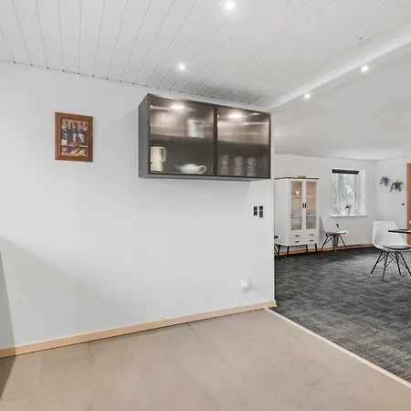 Five-bedroom In Kibak Kibæk