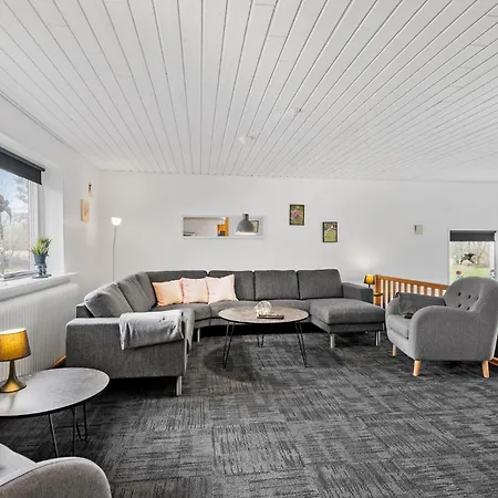 Five-bedroom In Kibak *