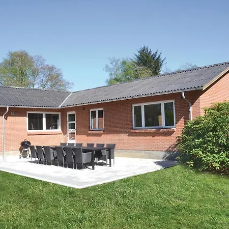 Feriehus Five-bedroom In Kibak *