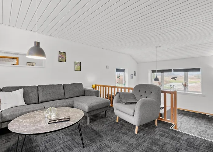 Five-bedroom In Kibak Kibæk